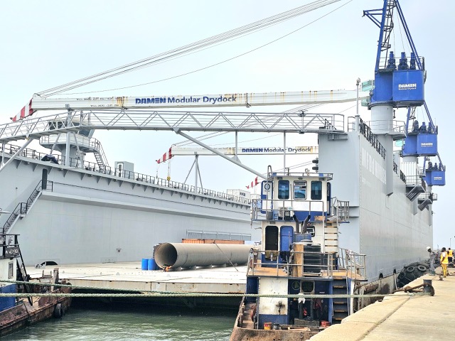 NIMASA MODULAR FLOATING DOCK IS ON THE MOVE FOR INSTALLATION.